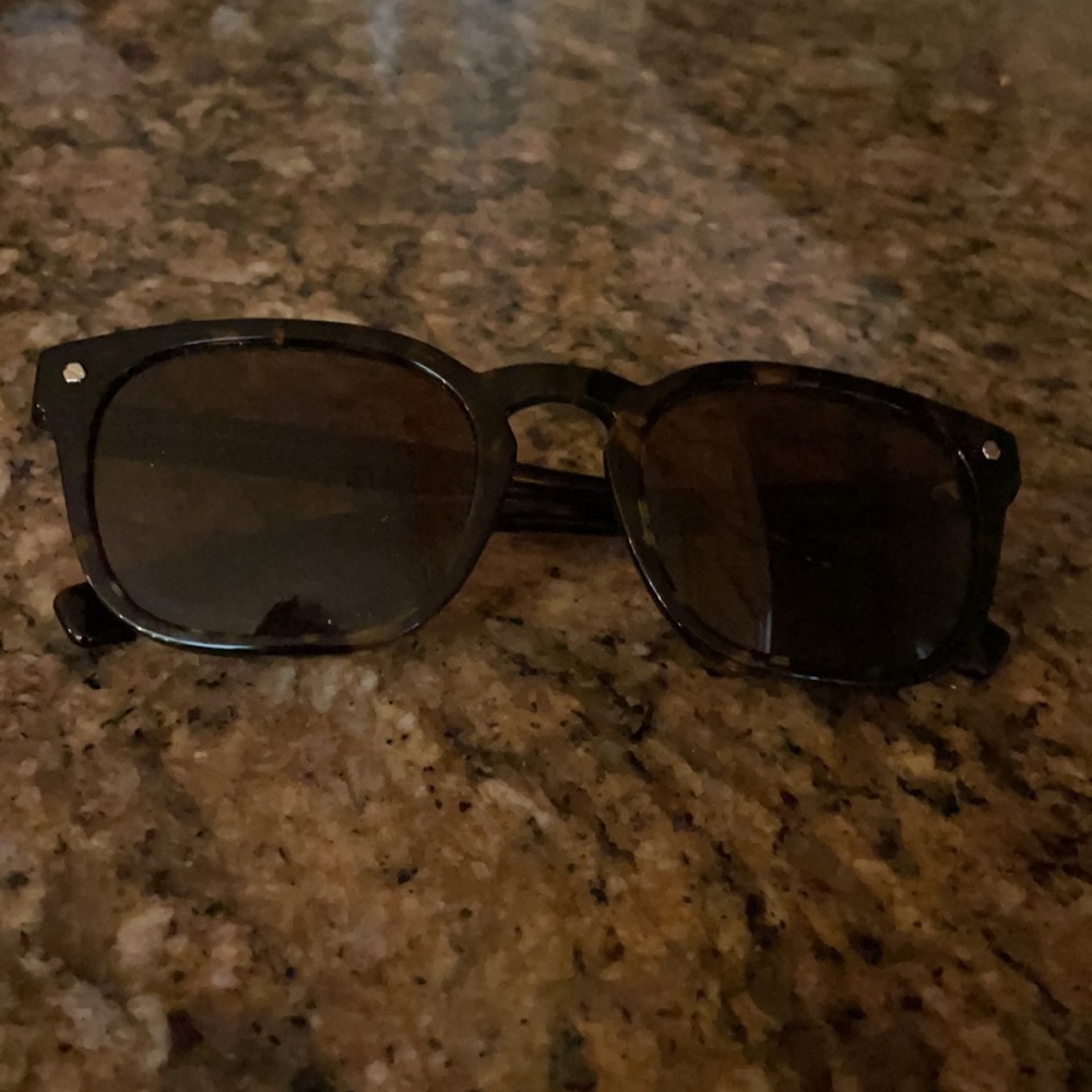 Burberry sunglasses - Picture 4 of 7